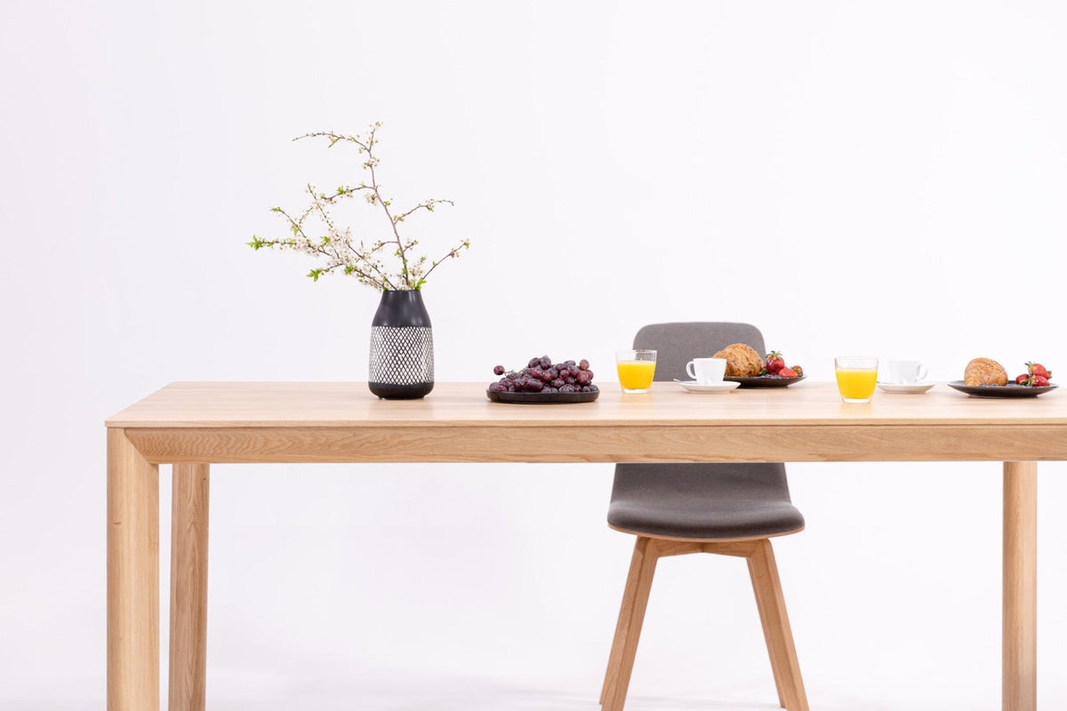 Table de salle à manger fixe en bois massif DITA | KARPIS