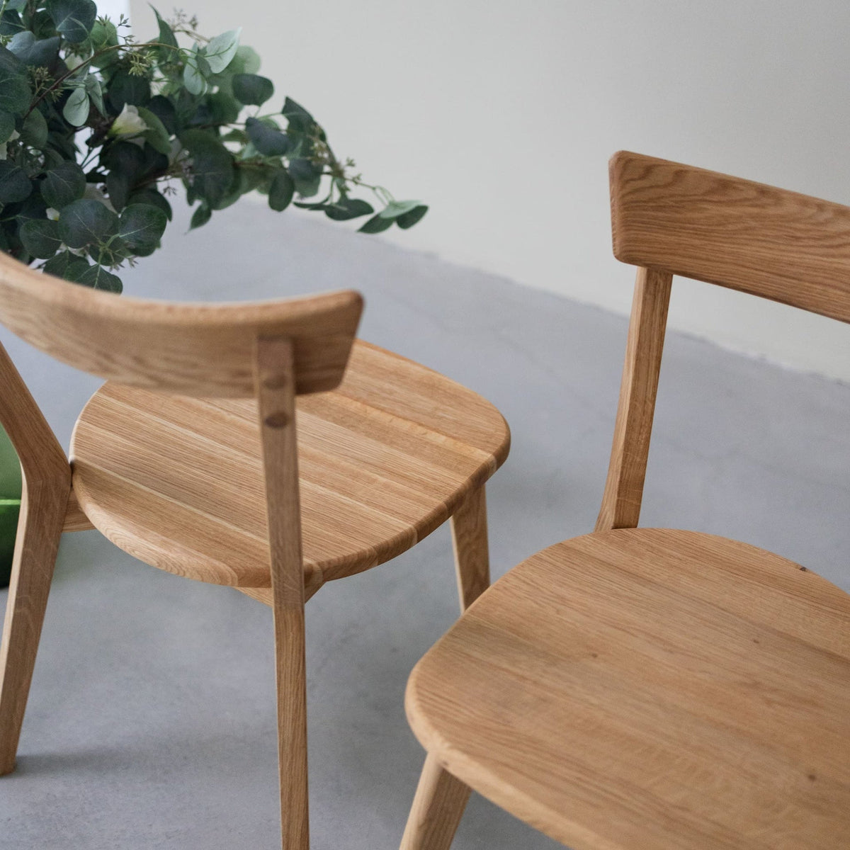 Lot de 2 ou 4 chaises de salle à manger en chêne massif VICTORIA | VESKOR