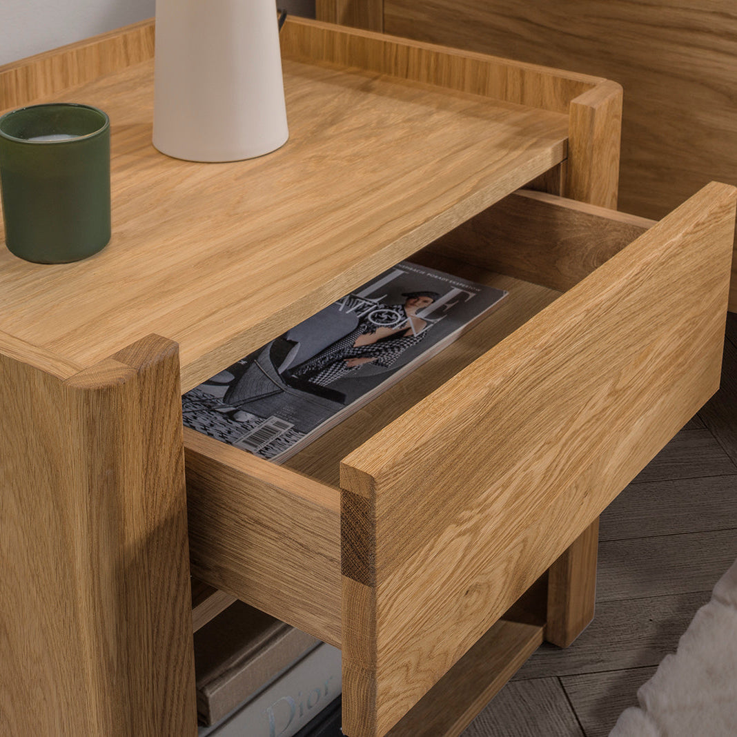 Table de chevet en bois massif LISBOA 79 | LoftStory