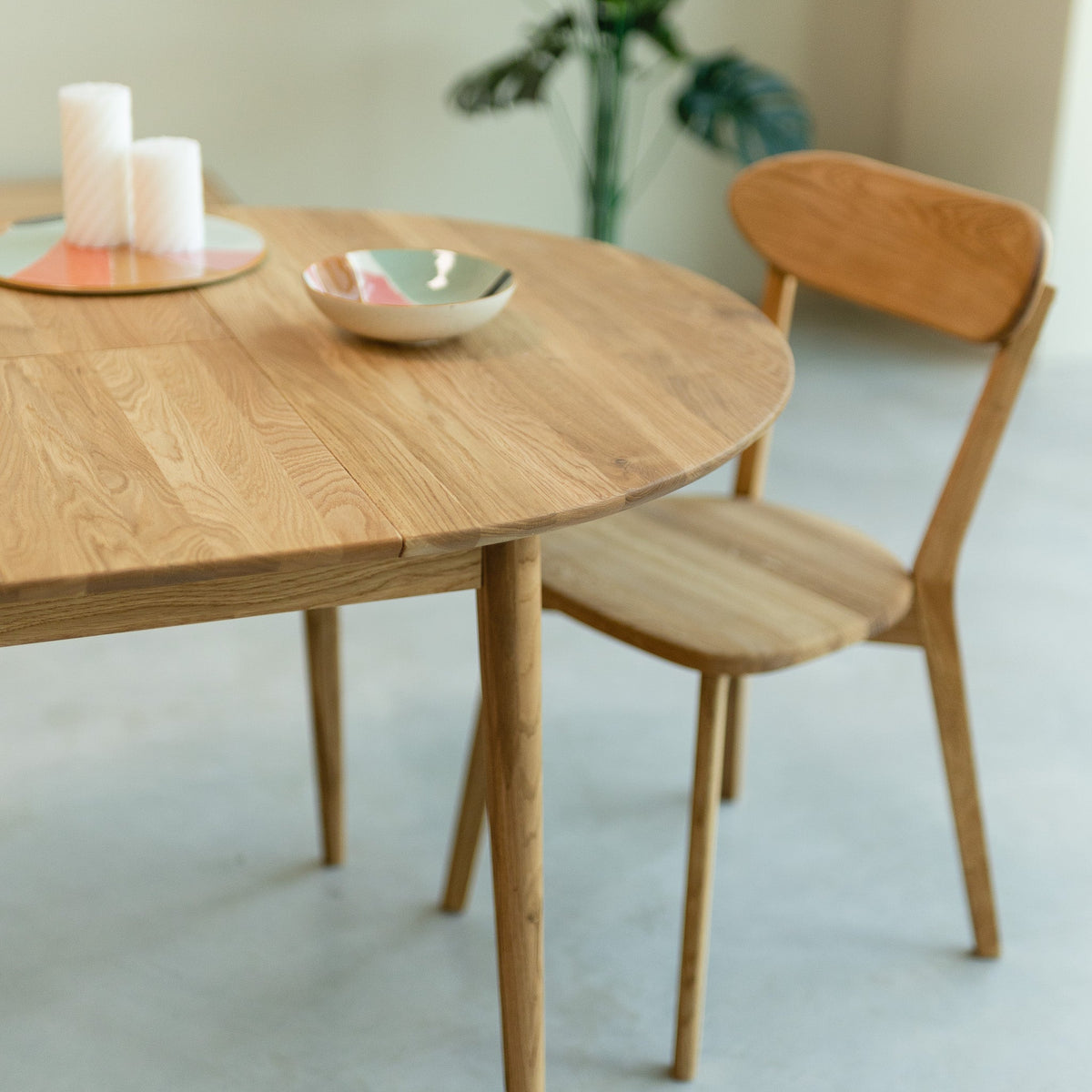 Table de salle à manger ronde à rallonge en bois de chêne MALMO | VESKOR