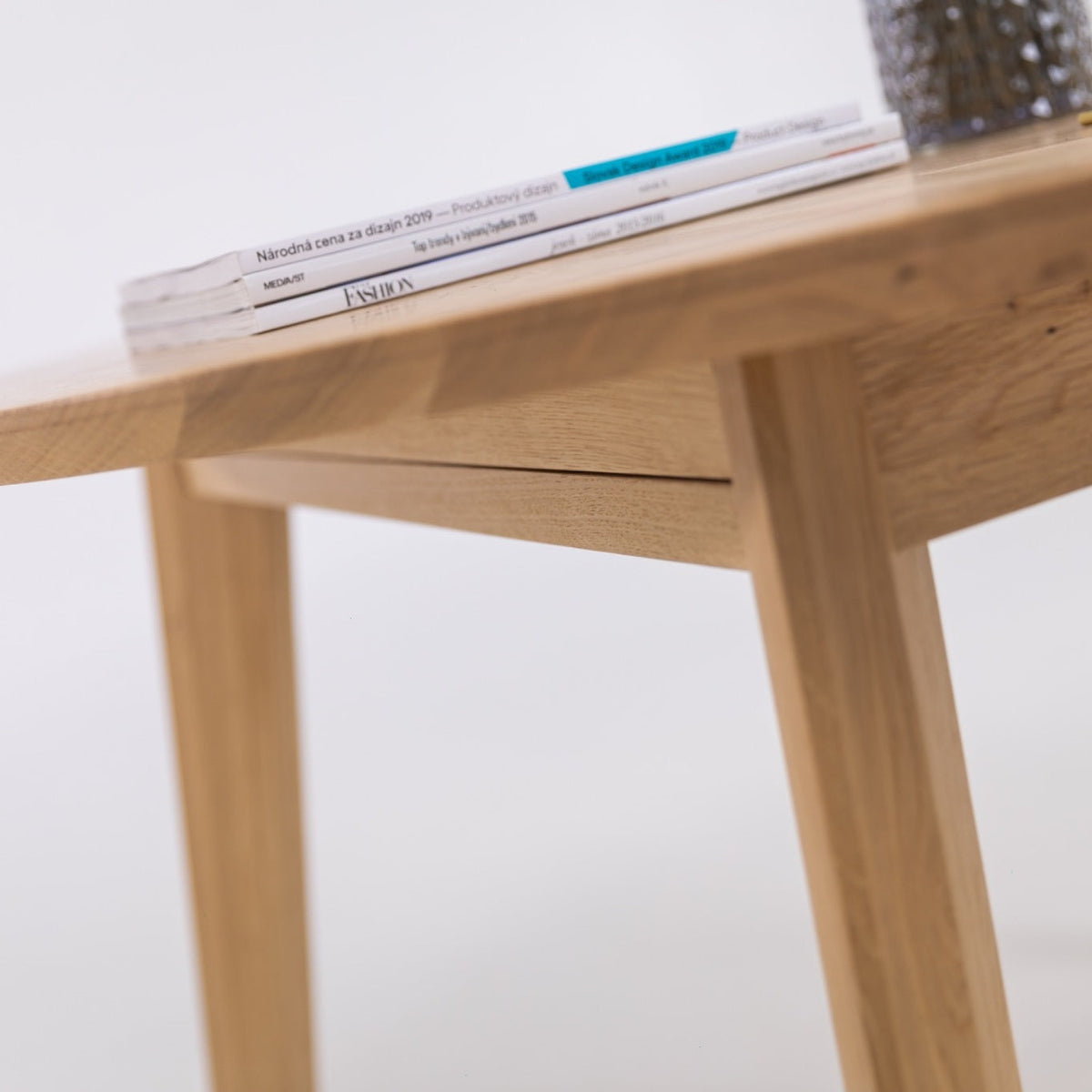 Table de salle à manger ronde à rallonge en hêtre ou chêne massif SAGA : KARPIS