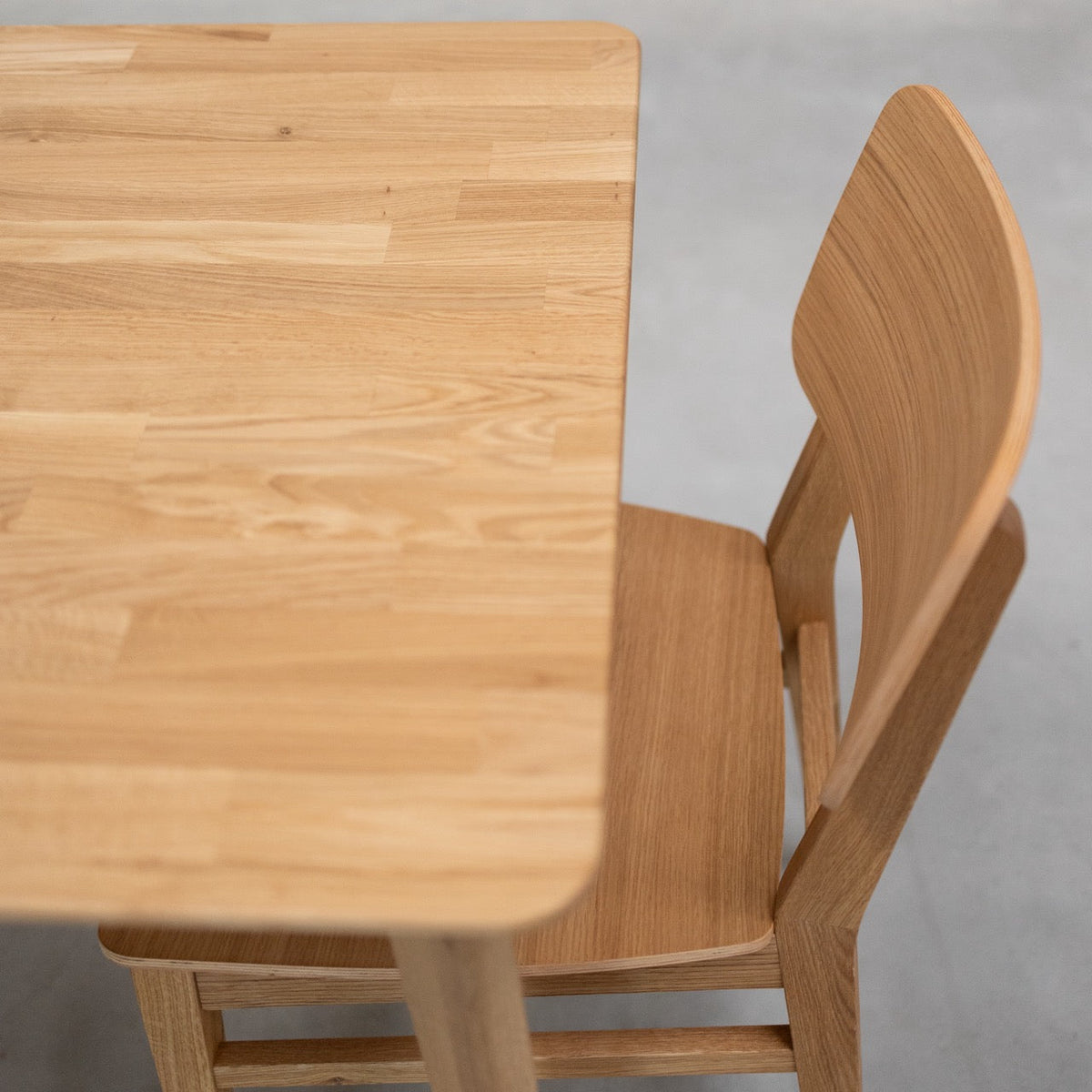 Table de salle à manger carrée en chêne massif GUSTAF | VESKOR