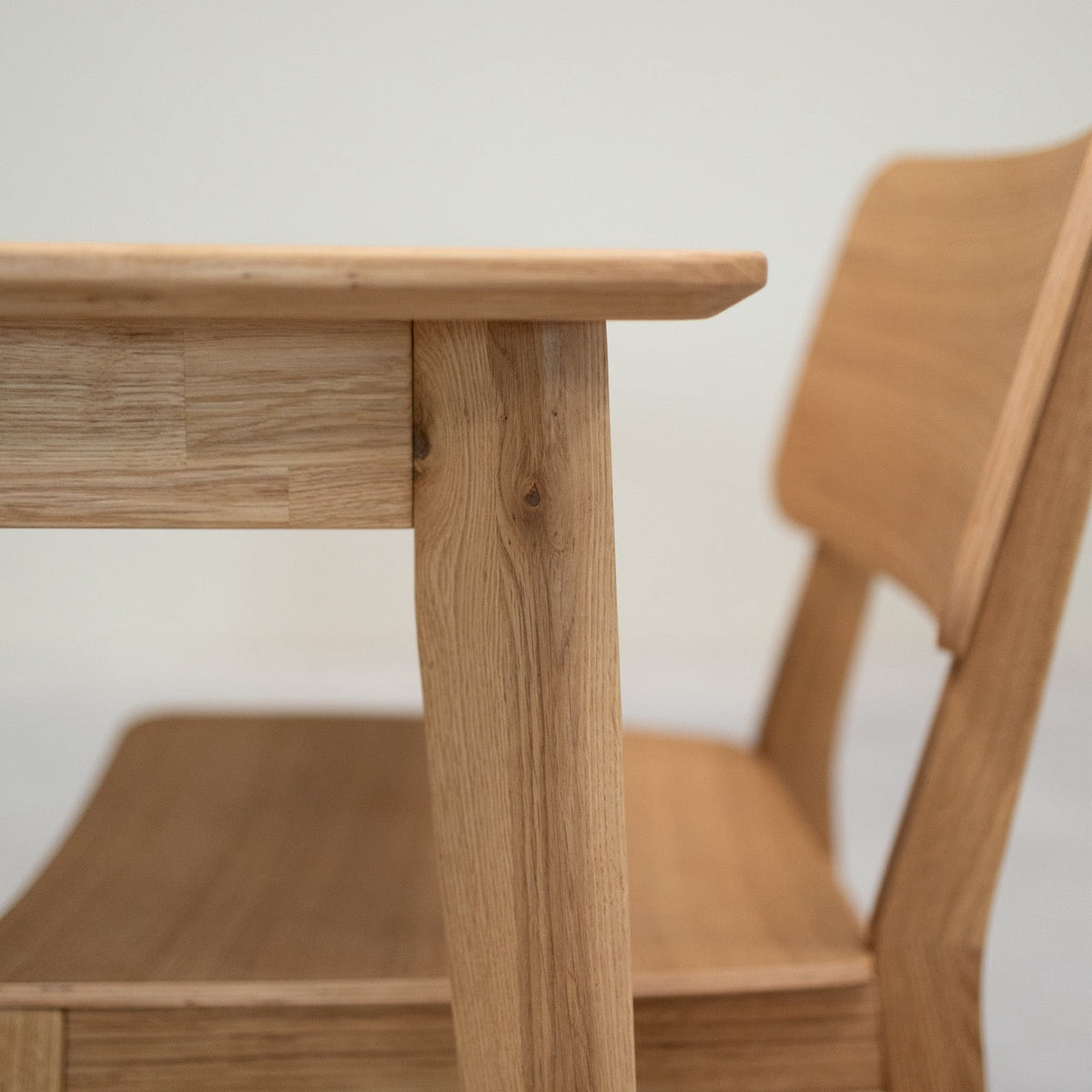 Table de salle à manger carrée en chêne massif GUSTAF | VESKOR