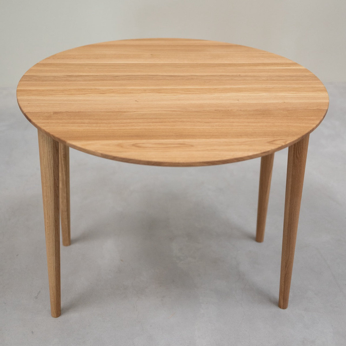 Table de salle à manger ronde à rallonge en chêne massif LUNA | VESKOR