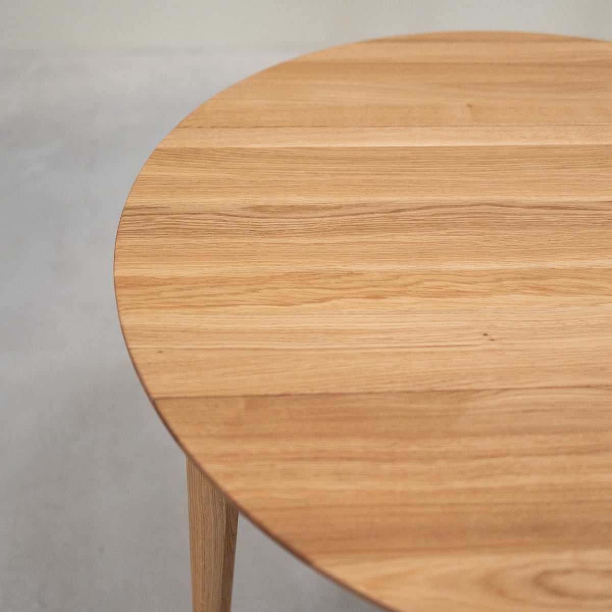 Table de salle à manger ronde à rallonge en chêne massif LUNA | VESKOR