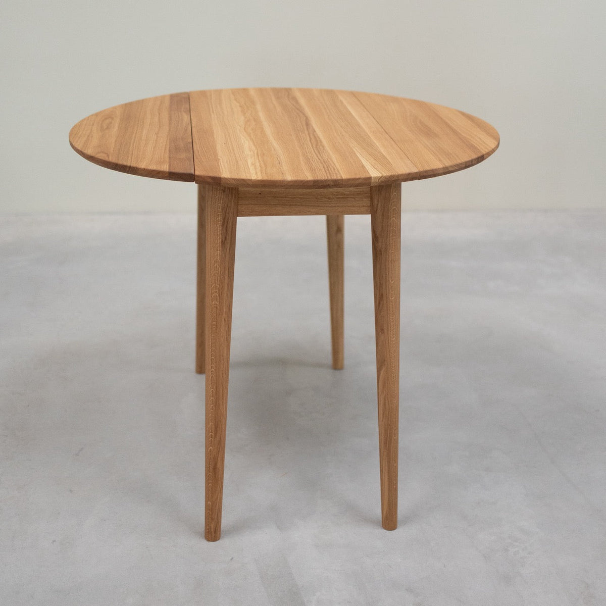 Table de salle à manger ronde à rallonge en chêne massif LUNA | VESKOR