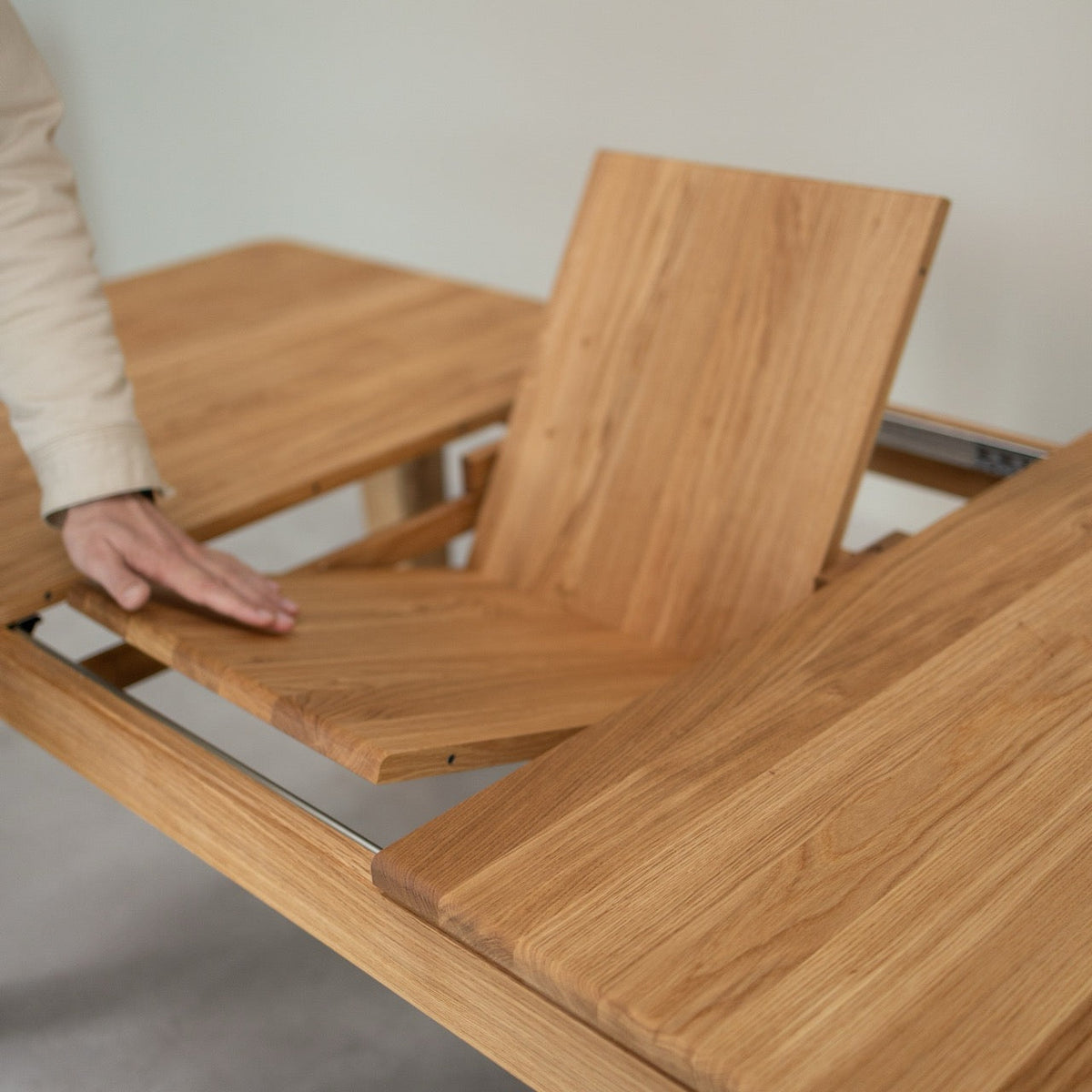 Table de salle à manger à rallonge en chêne massif KODAMA | VESKOR