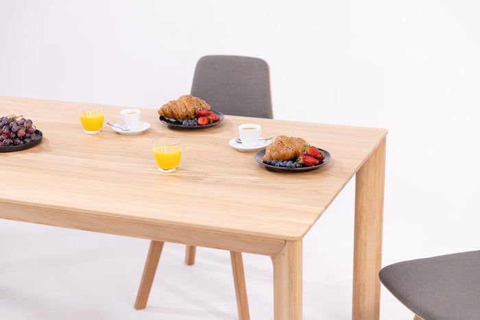 Table de salle à manger fixe en bois massif DITA | KARPIS